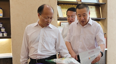 內(nèi)蒙古自治區(qū)政協(xié)黨組書(shū)記、主席李秀領(lǐng)考察、調(diào)研我公司